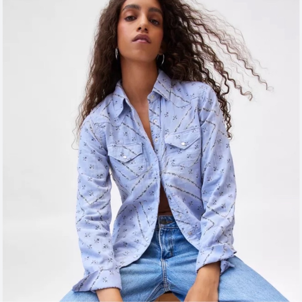 URBAN OUTFITTERS BDG Arielle Western Floral Bandana  Snap Front Shirt